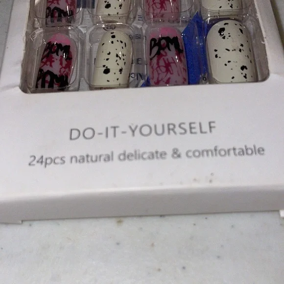 π4xHPπNWT Halloween 24 piece Press On Nail Kit - Picture 3 of 7